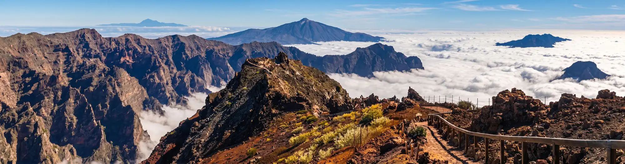 Blick vom Roque de los Muchachos über die Caldera und das Wolkenmeer